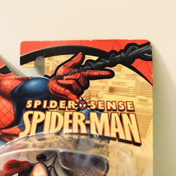 Spider Man Keychain with Web Climbing Action Spider Sense Spiderman - Picture 6 of 16